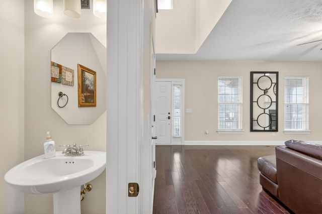 6630 Sunnywood Dr, Nashville, TN 37211