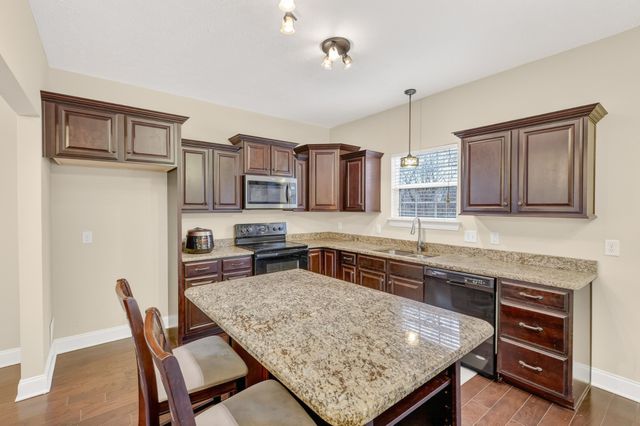 6630 Sunnywood Dr, Nashville, TN 37211