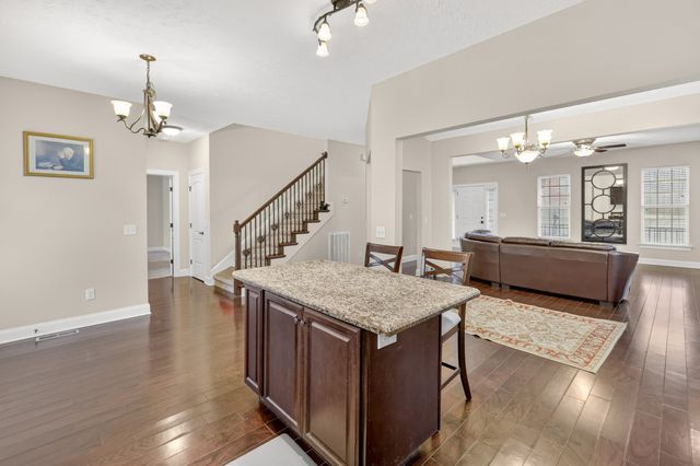 6630 Sunnywood Dr, Nashville, TN 37211