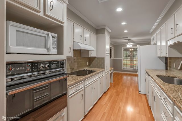 8615 Hollow Bluff Drive, Haughton, LA 71037