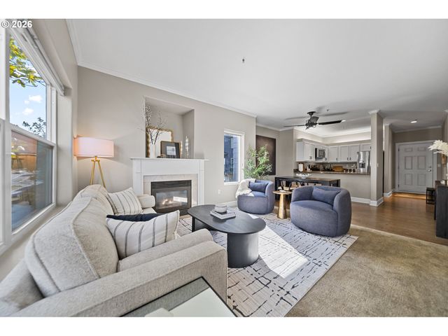 614 S NEVADA St B, Portland, OR 97219