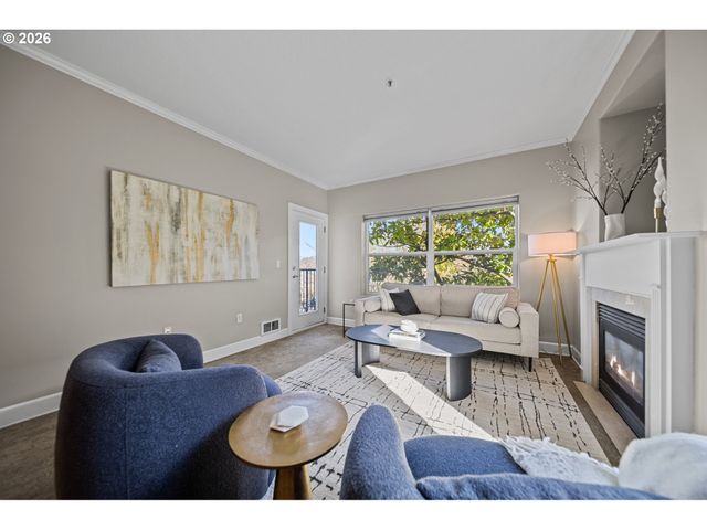 614 S NEVADA St B, Portland, OR 97219