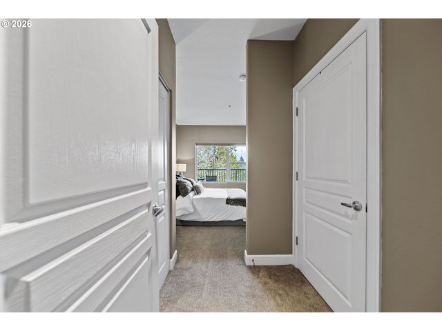 614 S NEVADA St B, Portland, OR 97219