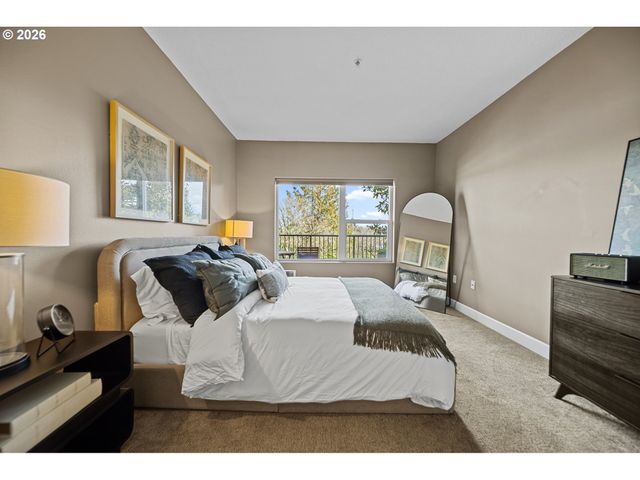 614 S NEVADA St B, Portland, OR 97219