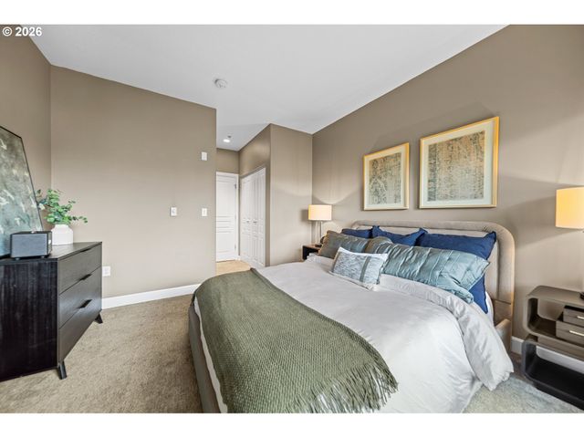 614 S NEVADA St B, Portland, OR 97219