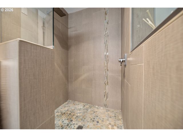 614 S NEVADA St B, Portland, OR 97219