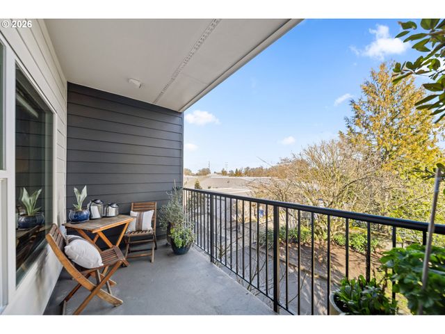 614 S NEVADA St B, Portland, OR 97219