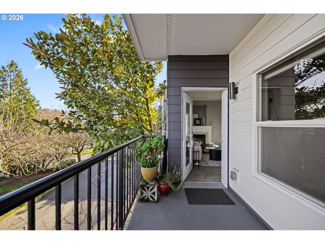 614 S NEVADA St B, Portland, OR 97219