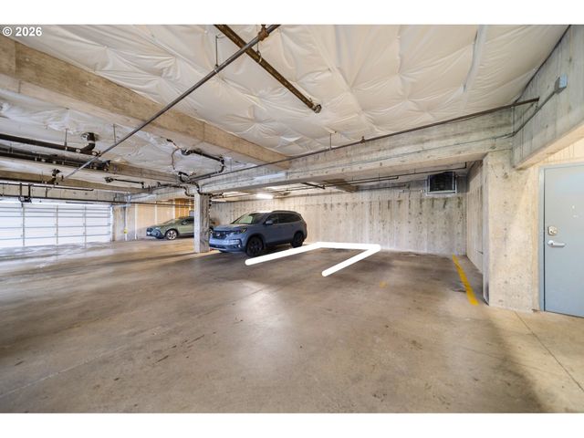 614 S NEVADA St B, Portland, OR 97219