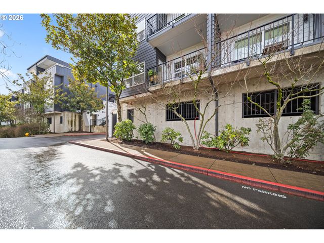 614 S NEVADA St B, Portland, OR 97219