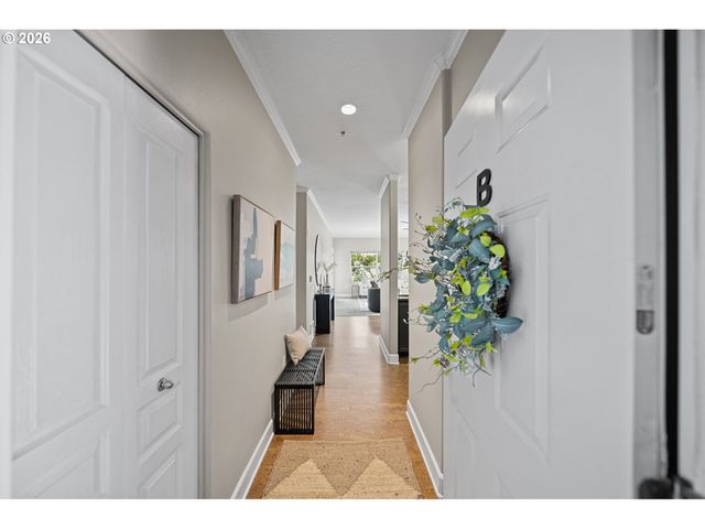 614 S NEVADA St B, Portland, OR 97219