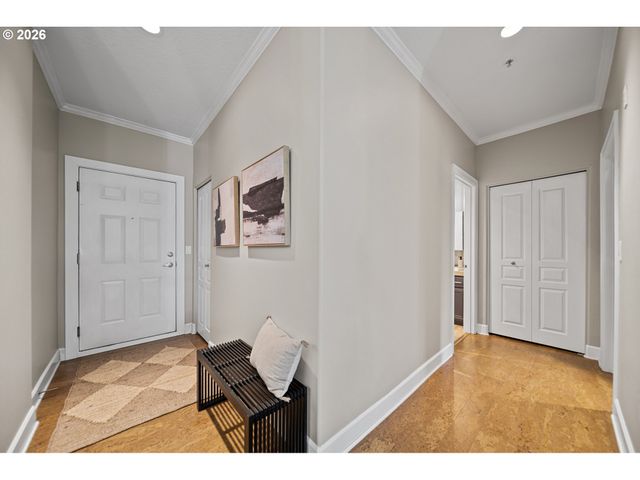 614 S NEVADA St B, Portland, OR 97219