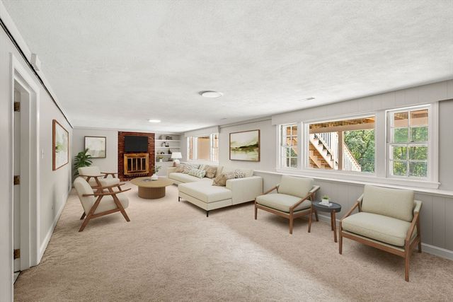 15 Crestwood Drive, Framingham, MA 01701