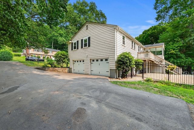 15 Crestwood Drive, Framingham, MA 01701
