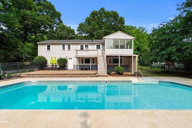 15 Crestwood Drive, Framingham, MA 01701