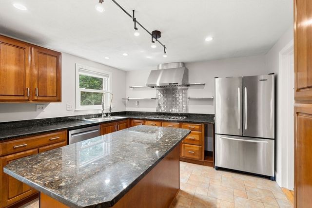 15 Crestwood Drive, Framingham, MA 01701