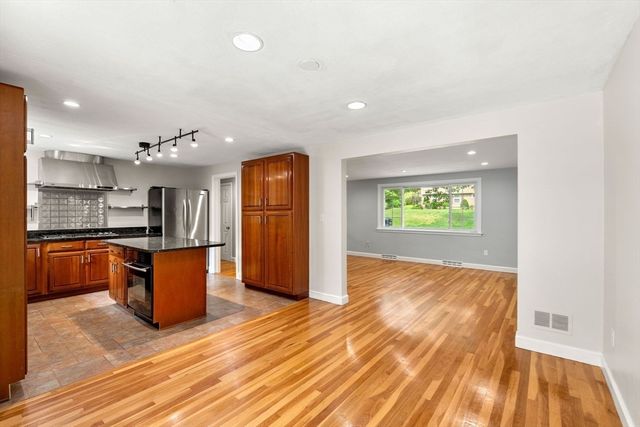 15 Crestwood Drive, Framingham, MA 01701