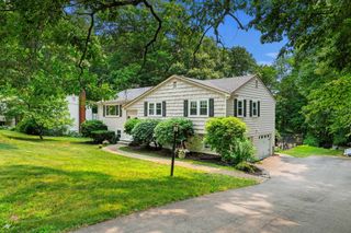 15 Crestwood Drive, Framingham, MA 01701