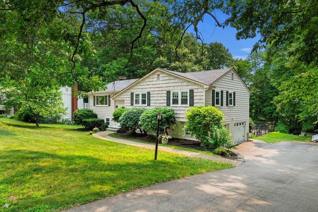 15 Crestwood Drive, Framingham, MA 01701