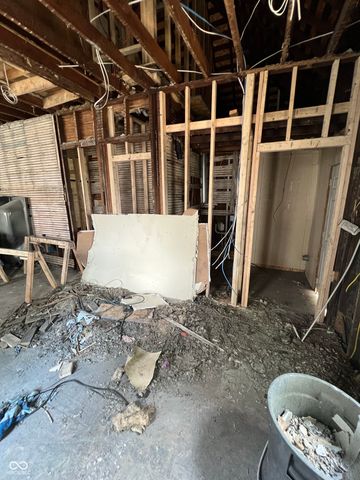 2817 N New Jersey, Indianapolis, IN 46205