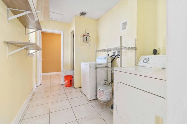 3761 SW 1 Street, Fort Lauderdale, FL 33312