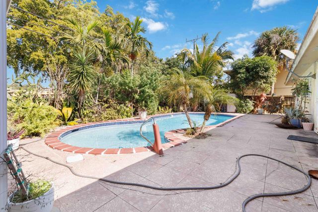 3761 SW 1 Street, Fort Lauderdale, FL 33312