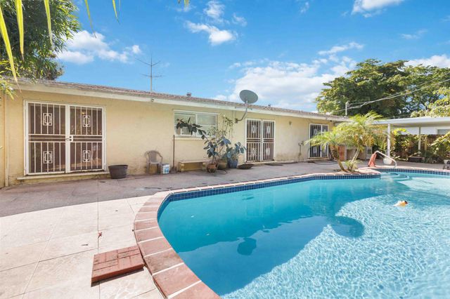 3761 SW 1 Street, Fort Lauderdale, FL 33312
