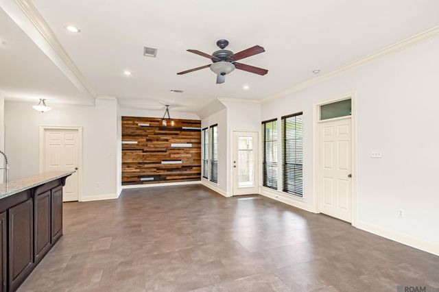 12467 Dutchtown Villa Dr, Geismar, LA 70734