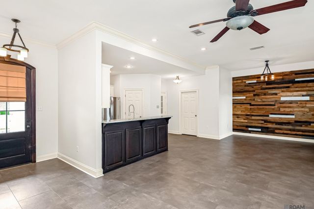 12467 Dutchtown Villa Dr, Geismar, LA 70734
