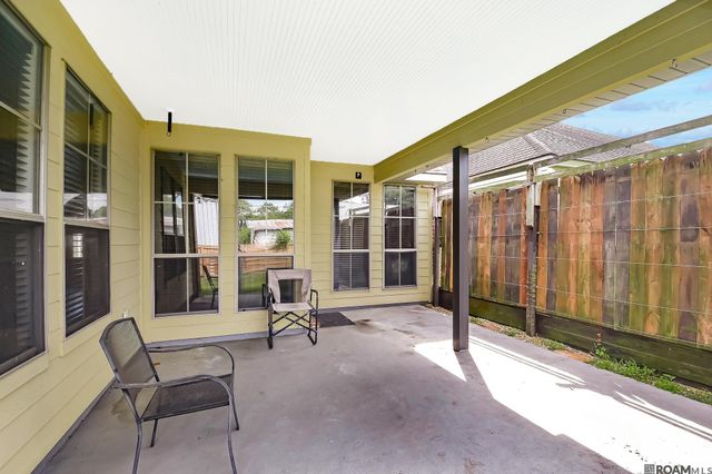 12467 Dutchtown Villa Dr, Geismar, LA 70734