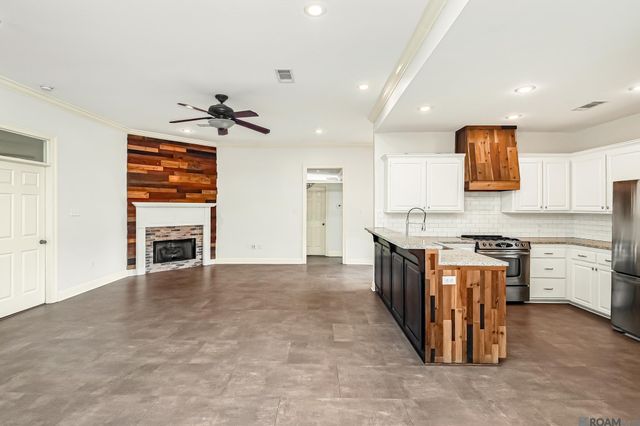 12467 Dutchtown Villa Dr, Geismar, LA 70734