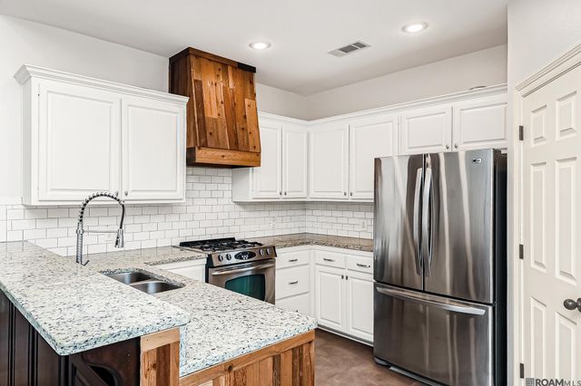12467 Dutchtown Villa Dr, Geismar, LA 70734