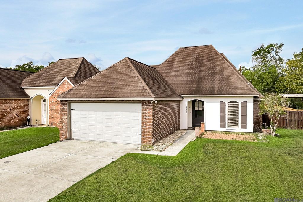 12467 Dutchtown Villa Dr, Geismar, LA 70734