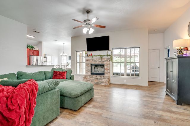 707 Brandt Street, Grandview, TX 76050