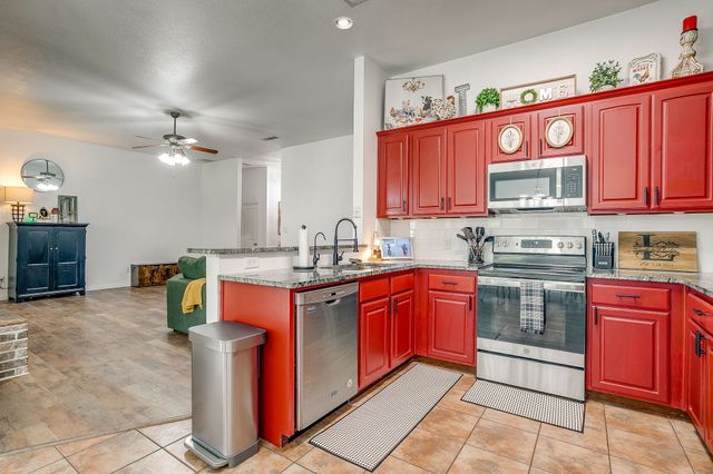 707 Brandt Street, Grandview, TX 76050