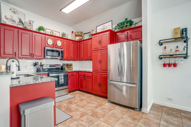 707 Brandt Street, Grandview, TX 76050