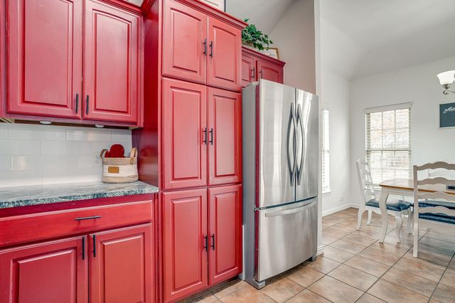 707 Brandt Street, Grandview, TX 76050