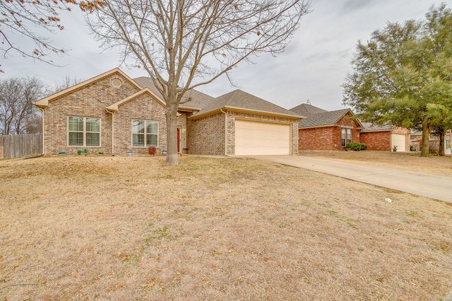 707 Brandt Street, Grandview, TX 76050