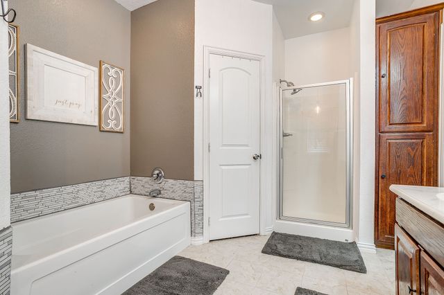 707 Brandt Street, Grandview, TX 76050