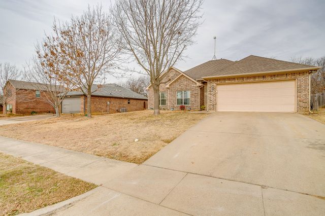 707 Brandt Street, Grandview, TX 76050