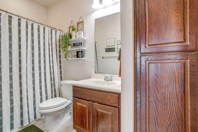 707 Brandt Street, Grandview, TX 76050