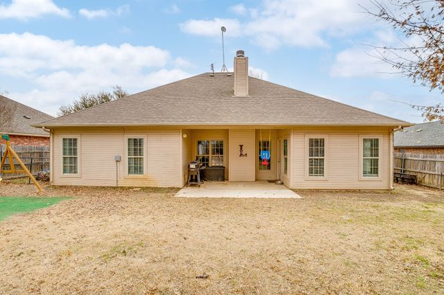 707 Brandt Street, Grandview, TX 76050