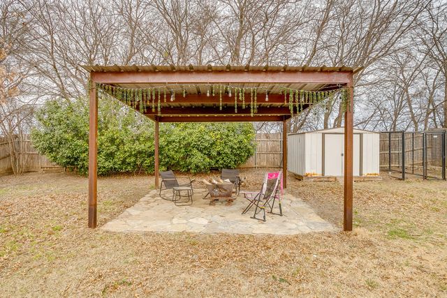 707 Brandt Street, Grandview, TX 76050