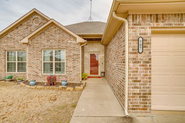 707 Brandt Street, Grandview, TX 76050
