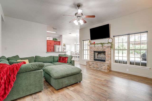 707 Brandt Street, Grandview, TX 76050