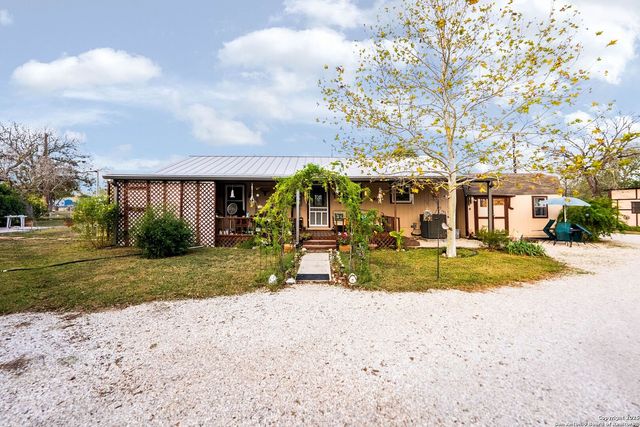 256 county road 5716, Natalia, TX 78059