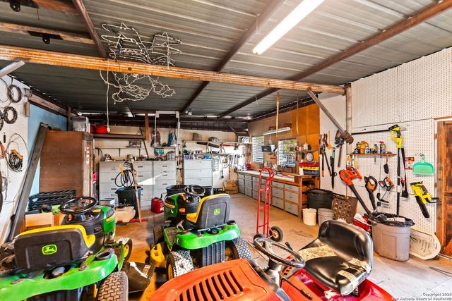 256 county road 5716, Natalia, TX 78059