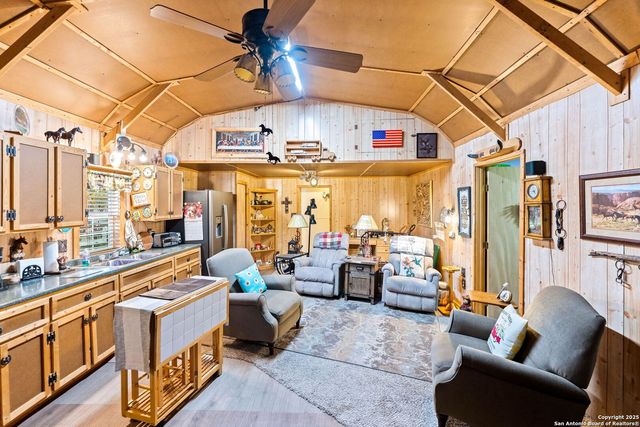 256 county road 5716, Natalia, TX 78059