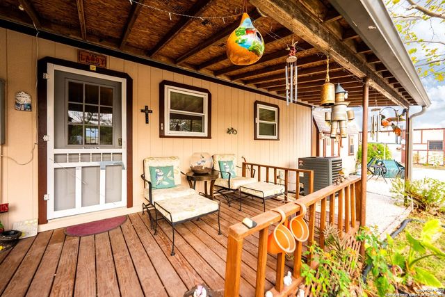 256 county road 5716, Natalia, TX 78059