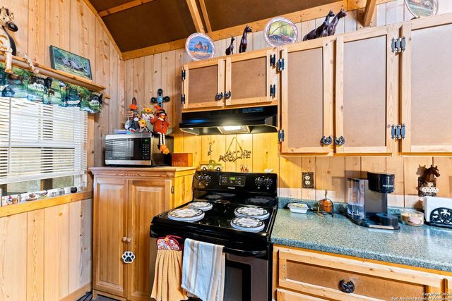 256 county road 5716, Natalia, TX 78059